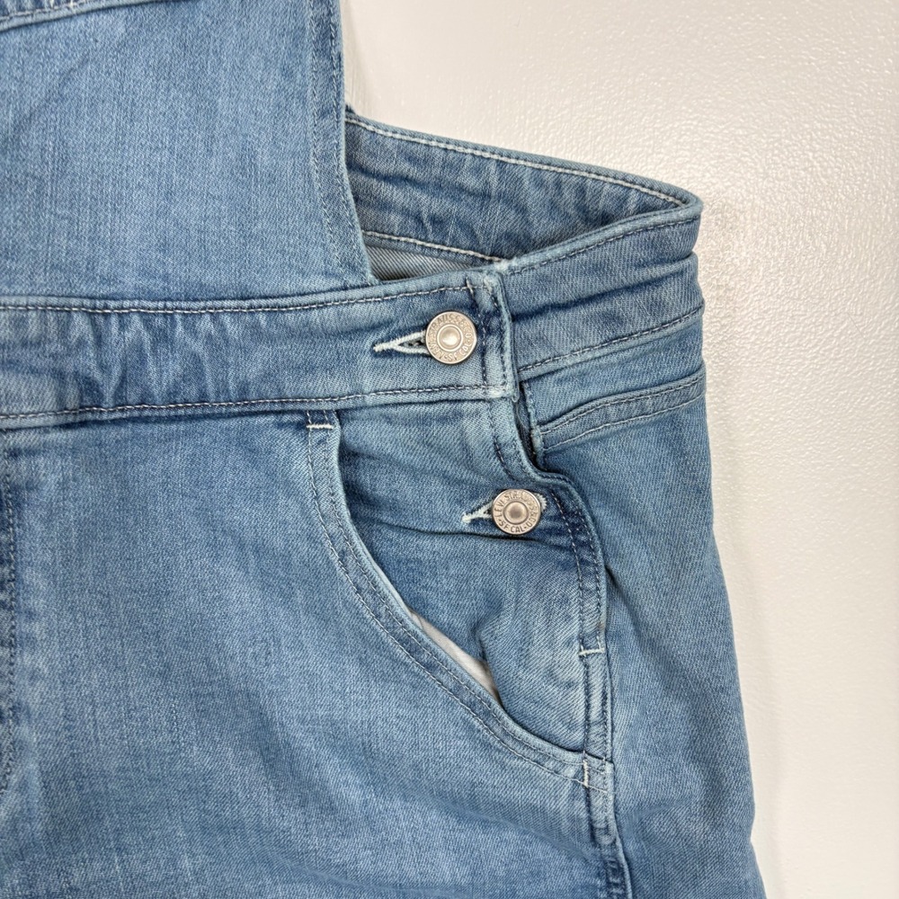 Levi's Women Shortalls 16W Light Blue Denim Stretch Bib Overalls Shorts - Picture 3 of 16